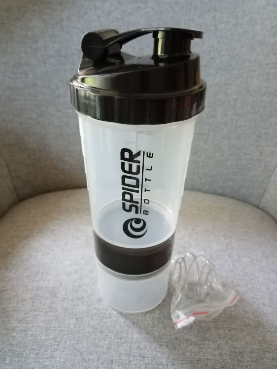 Dreischichtiger Shaker mit Skala – Kunststoffbecher